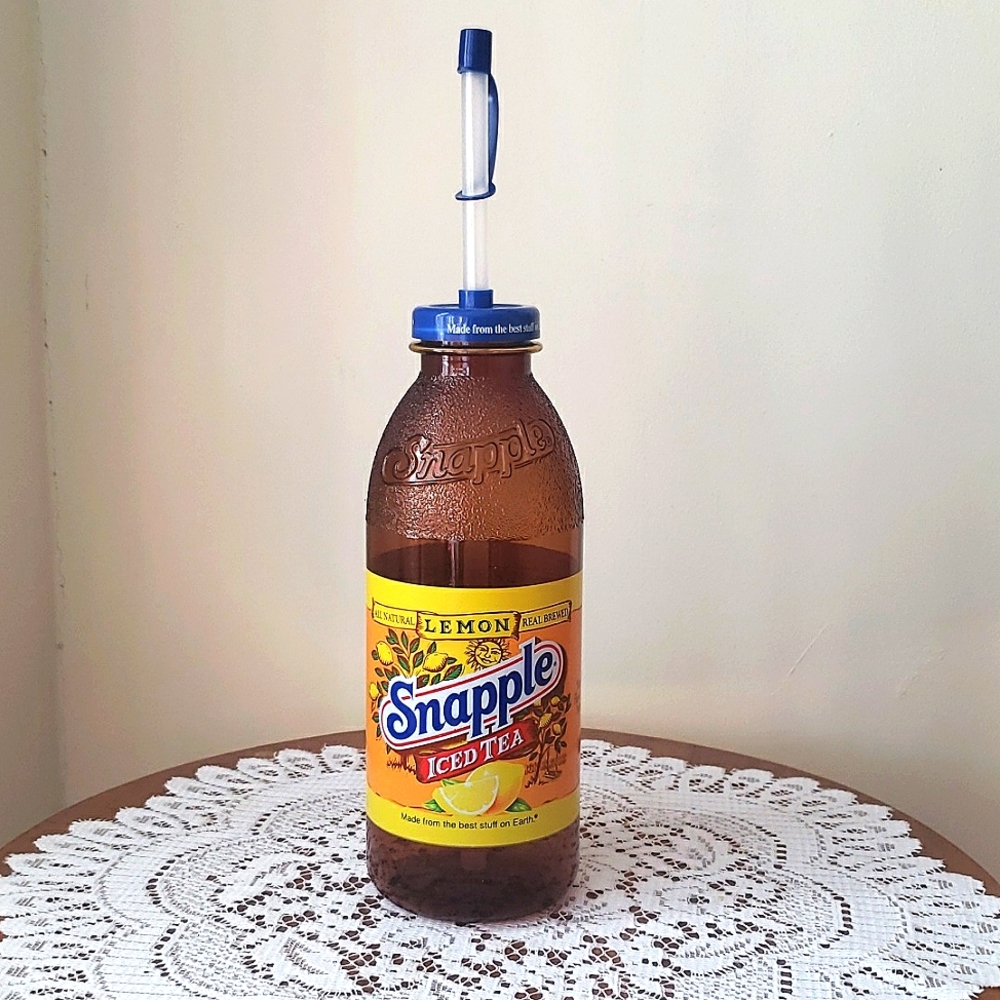 1999 Summer Promotion Snapple Lemon Iced Tea 32 oz. plastic bottle NEW